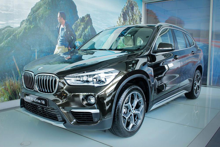 Vào hồi tháng 8/2018 vừa qua, nhà phân phối chính hãng xe BMW tại Việt Nam đã mang mẫu SUV hạng sang cỡ nhỏ BMW X2 về nước. Đến nay, tiếp tục đến BMW X1 2018 mới cập bến với phiên bản sDrive 18i.