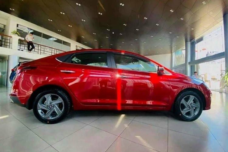 Hyundai Accent giam truc tiep gan 70 trieu dong 