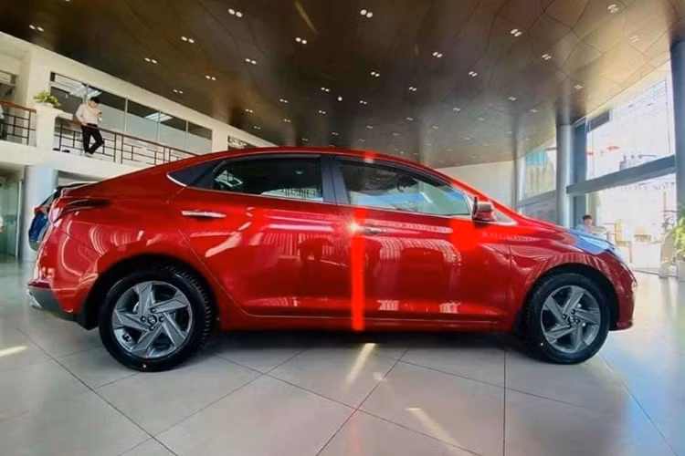 Hyundai Accent giam truc tiep gan 70 trieu dong 