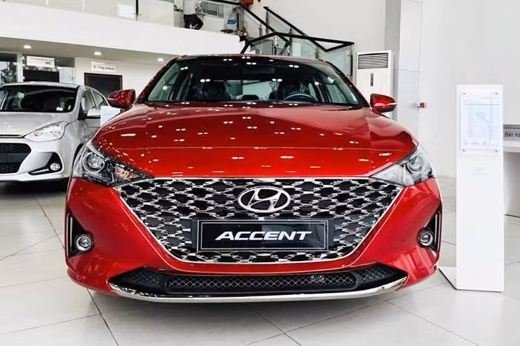 Hyundai Accent giam truc tiep gan 70 trieu dong 
