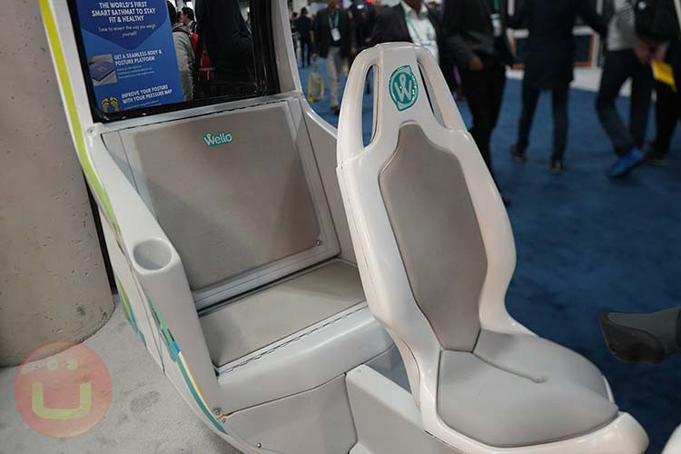 Nhằm bắt kịp những công nghệ mới nhất, Wello Family cũng có tính năng kết nối. Nó sử dụng công nghệ Bluetooth để kết nối tới một ứng dụng cung cấp cho người lái các thông tin thời gian thực về giao thông và cả những thông tin hữu ích khác. Công ty chế tạo hi vọng rằng bằng cách khiến chiếc xe 3 bánh có hiệu năng tốt và thông minh, họ sẽ khuyến khích các chủ xe ôtô tạm bỏ xe của họ lại và lái thử chiếc xe điện tí hon này.