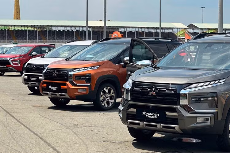 Mitsubishi Motors Viet Nam uu dai manh tay loat oto trong thang 11/2023-Hinh-2