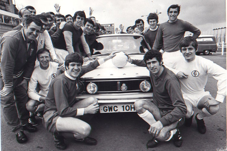 Mẫu xe ôtô Ford Cortina thời điểm đó được trang bị khối động cơ chỉ 1.599 phân khối, công suất khoảng 88 mã lực. Thời điểm đó, những chiếc xe Ford Cortina chỉ tương đương với dòng xe phổ thông hiện nay.