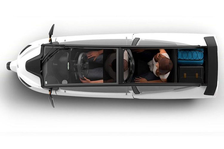 Nhờ kích thước tí hon, chiếc xe điện Carver 3 bánh này có thể dễ dàng đỗ ở mọi lúc, mọi nơi đồng thời nó cũng có tầm nhìn tuyệt vời thông qua các tấm kính rộng. 