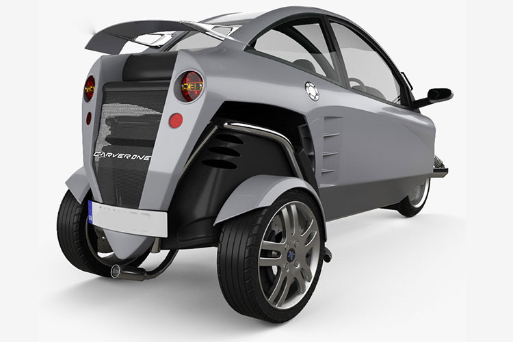 Một công nghệ đã được cấp bằng sáng chế, DVC giữ cho xe ổn định và cho phép quay đầu giống như xe máy. Với khôn gian cho hai người, Carver có sẵn một số màu sắc ngoại thất, và thậm chí còn đi kèm với cánh gió làm trang bị tiêu chuẩn.