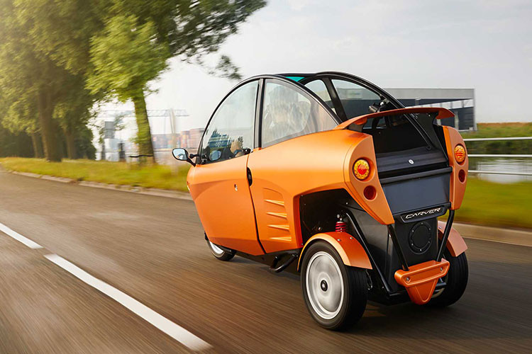 Giá xe Carver EV 2021 có mức bán ra khởi điểm từ 9.980 euro (tương đương 268 triệu đồng) tại quê nhà Hà Lan. Tuy nhiên, nhà sản xuất cũng cung cấp nhiều phiên bản khác nhau cho người dùng lựa chọn. 