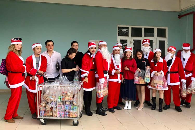 Theo anh Nguyễn Hoài Anh, chủ nhiệm câu lạc bộ môtô Thanh Xuân cho biết chương trình đã chuẩn bị trước một tháng và nhận được sự đóng góp của các thành viên cũng như các nhà tài trợ. Nhóm chuẩn bị 60 suất quà nhưng khi nhận thấy còn nhiều hoàn cảnh khó khăn, các thành viên đã đóng góp thêm để tặng 13 phần quà nữa.