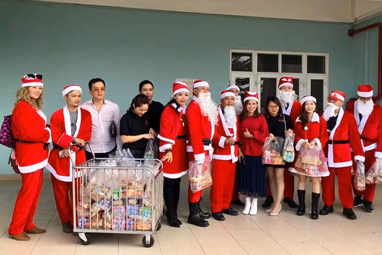 Theo anh Nguyễn Hoài Anh, chủ nhiệm câu lạc bộ môtô Thanh Xuân cho biết chương trình đã chuẩn bị trước một tháng và nhận được sự đóng góp của các thành viên cũng như các nhà tài trợ. Nhóm chuẩn bị 60 suất quà nhưng khi nhận thấy còn nhiều hoàn cảnh khó khăn, các thành viên đã đóng góp thêm để tặng 13 phần quà nữa.