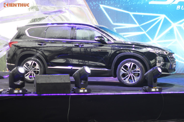 Những tính năng an toàn trên xe bao gồm hệ thống phanh ABS, EBD, BA, hệ thống cân bằng điện tử ESC, cảm biến đỗ xe trước-sau, hệ thống cảnh báo điểm mù BSD, hệ thống cảnh báo lùi phương tiện cắt ngang RCCA,...