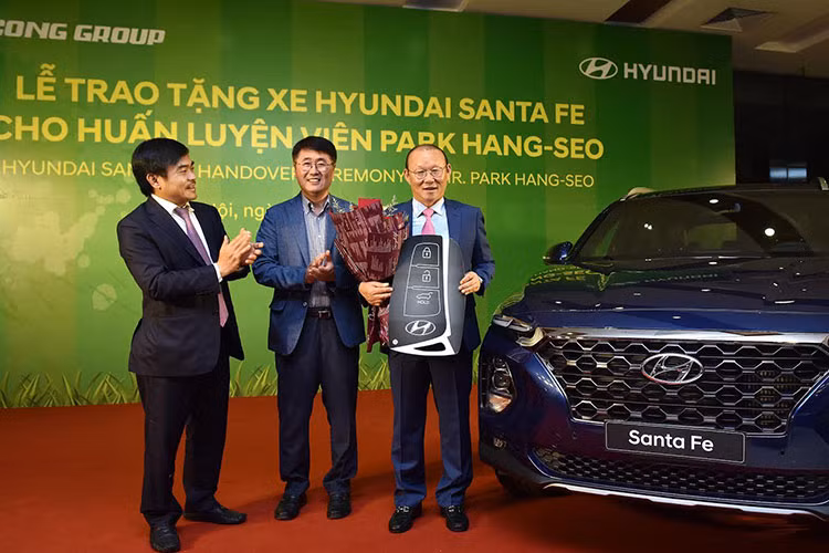 Với những danh hiệu đạt được cùng Tuyển bóng đá Nam như; Á quân U23 châu Á 2018, top 4 Asiad 2018, lọt vào tứ kết giải vô địch châu Á AFC Cup 2019 và đặc biệt là chức vô địch giải bóng đá các quốc gia Đông Nam Á AFF Cup 2018... đây được xem là phần quà đầy ý ngĩa dành cho HLV Park Hang Seo.