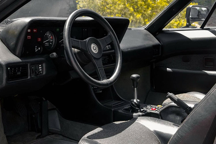 Ngoại trừ bộ mâm hợp kim từ hiệu BBS, các chi tiết nội ngoại thất và động cơ 6 xy-lanh thẳng hàng (I6) dung tích 3.5L (3,453 cc; M88) DOHC đặt giữa của xe cho công suất tối đa 274 mã lực và mô-men xoắn cực đại 330Nm vẫn là nguyên bản mà không hề phải thay đổi gì.