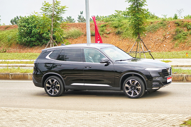 Trong khu vực Đông Nam Á, Malaysia là quốc gia có nền công nghiệp ôtô nội địa phát triển bậc nhất. Ông Mahathir chính là "cha đẻ" trong việc đặt nền móng, xây dựng chính sách để phát triển nền công nghiệp ôtô với thương hiệu nổi bật là Proton. Năm 1985, ông Mahathir ghi dấu ấn lớn khi chạy mẫu xe đầu tiên do Malaysia sản xuất qua cầu Penang.