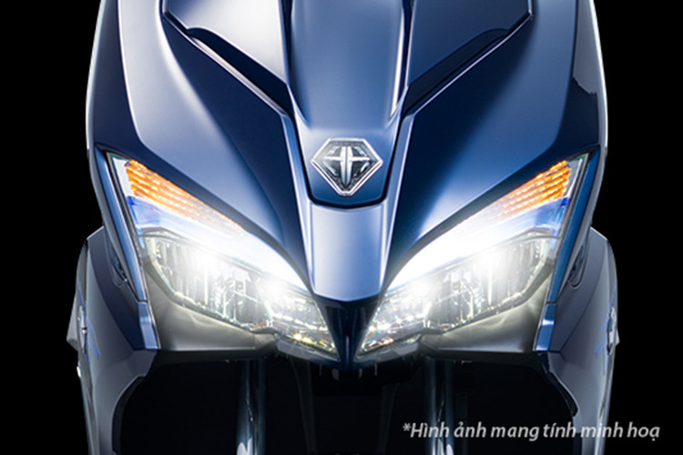 Hệ thống đèn pha và đèn hậu LED giúp tăng cường độ chiếu sáng, động thời giảm mức tiêu thụ nhiên liệu. Mặt đèn của Honda Air Blade cũng có thiết kế gọn gàng, mang hơi hướng tương lai, hài hòa với thiết kế tổng thể của xe. 