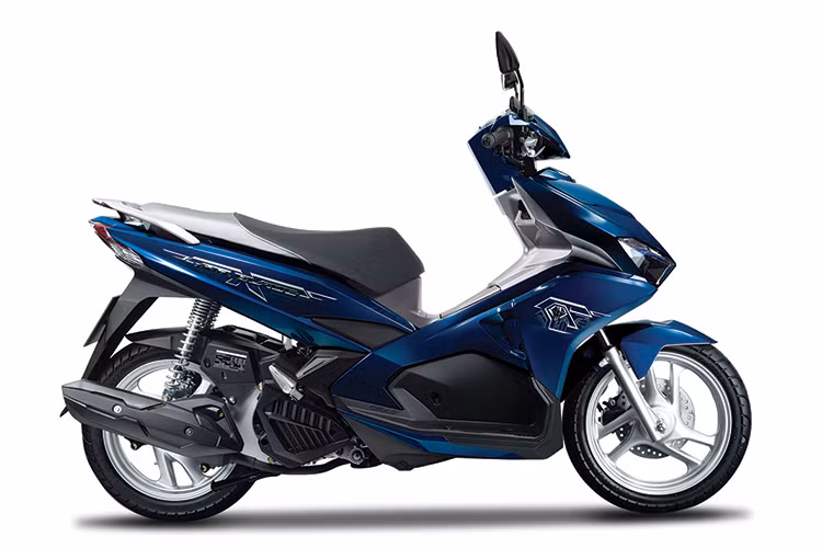 Động cơ này còn được tích hợp bộ đề ACG, hệ thống ngắt động cơ tạm thời Idling-Stop giúp xe khởi động và vận hành êm ái hơn, đồng thời giảm mức tiêu hao nhiên liệu hơn so với các đối thủ cùng phân khúc.