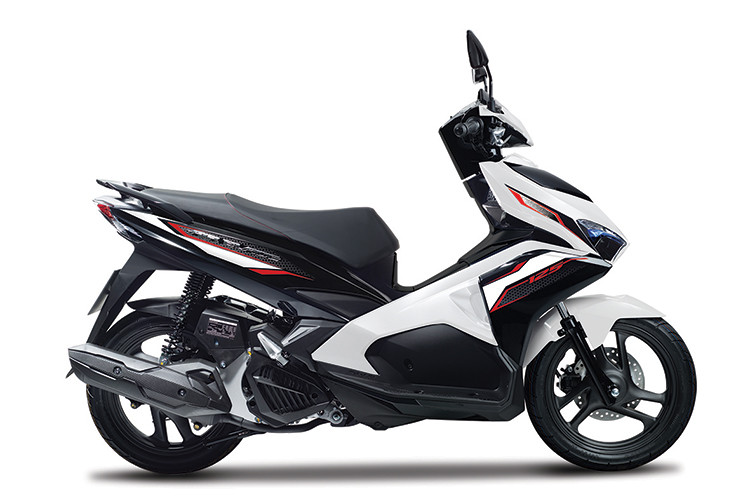 Về khả năng vận hành, Honda Air Blade 125 tiếp tục được trang bị động cơ eSP với xylanh đơn, dung tích 125cc, làm mát bằng dung dịch. Đi kèm là hệ thống phun xăng điện tử PGM-FI và hộp số vô cấp CVT, sản sinh công suất 11,26 mã lực tại tua máy 8.500 vòng/phút và mômen xoắn cực đại 11,26 Nm tại tua máy 5.000 vòng/phút.