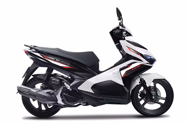 Về khả năng vận hành, Honda Air Blade 125 tiếp tục được trang bị động cơ eSP với xylanh đơn, dung tích 125cc, làm mát bằng dung dịch. Đi kèm là hệ thống phun xăng điện tử PGM-FI và hộp số vô cấp CVT, sản sinh công suất 11,26 mã lực tại tua máy 8.500 vòng/phút và mômen xoắn cực đại 11,26 Nm tại tua máy 5.000 vòng/phút.