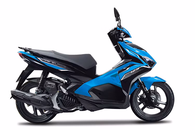 So sánh xe Honda Air Blade 125 2018 và 2017 thì phiên bản mới nhất vừa được nâng cấp bộ tem thể thao không khác biệt quá nhiều về ngoại hình so với trước đây - nó vẫn mang thiết kế vẫn đầy cuốn hút, nam tính.