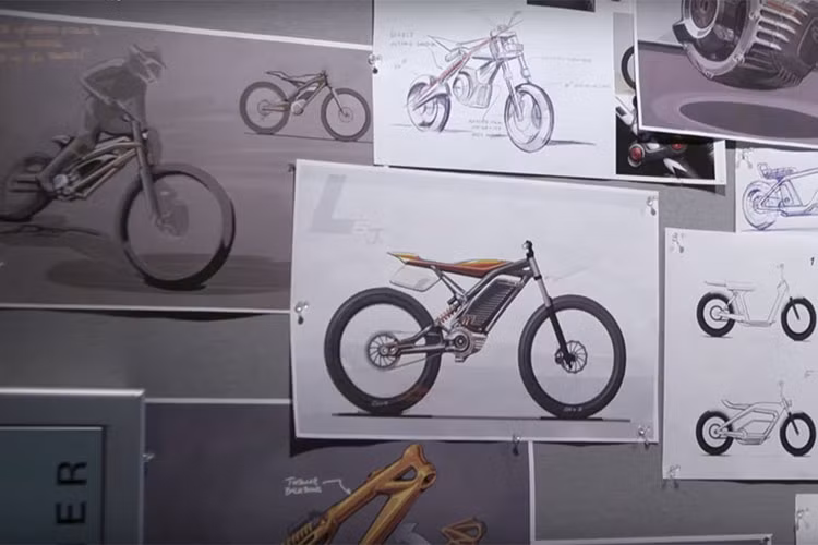 Một loạt các bản vẽ về một dòng xe điện Harley-Davidson có hình dáng như xe đạp cũng được phía đại diện hãng tiết lộ. Đây cũng được xem là dự án xe xanh trong tương lại của hãng xe môtô Mỹ, nhằm cạnh tranh với các đối thủ Nhật Bản.