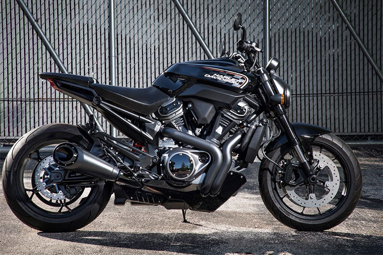 Cùng với đó, Harley-Davidson cũng giới thiệu 3 mẫu concept mới ở phân khúc từ tầm trung đến cao cấp (500 cc đến 1250 cc), ứng dụng nền tảng module. Các mẫu xe lần này nằm trong dàn xe mới được trang bị động cơ làm mát bằng chất lỏng có dung tích xy lanh từ 500 đến 1250cc.