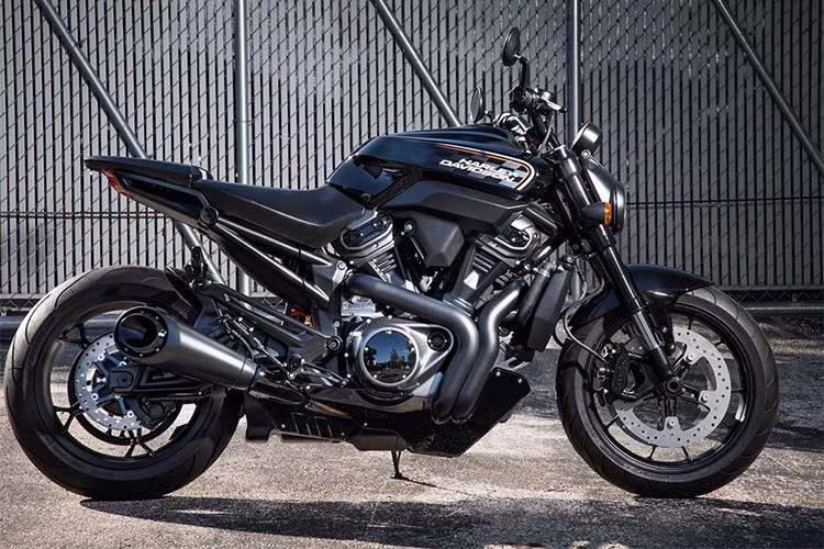 Cùng với đó, Harley-Davidson cũng giới thiệu 3 mẫu concept mới ở phân khúc từ tầm trung đến cao cấp (500 cc đến 1250 cc), ứng dụng nền tảng module. Các mẫu xe lần này nằm trong dàn xe mới được trang bị động cơ làm mát bằng chất lỏng có dung tích xy lanh từ 500 đến 1250cc.