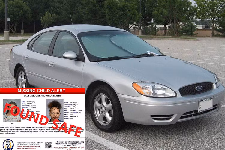 Be gai 12 tuoi lay trom Ford Taurus cua bo di gap ban tren mang