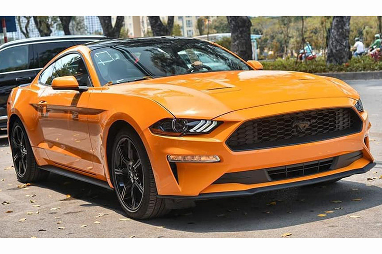 Những chiếc Mustang thế hệ thứ 6 đặc biệt được ưa chuộng tại Việt Nam, bước sang thế hệ nâng cấp đời 2018, mẫu xe thể thao đến từ Mỹ đã xuất hiện khá nhiều bởi các nhà nhập khẩu tư nhân. Mới đây nhất là 1 chiếc Ford Mustang đời 2018 mang màu cam Fury đã cập bến Hà Nội.