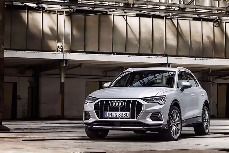 Giá bán Audi Q3 2019 hiện chưa được thương hiệu xe sang đình đám của Đức công bố. Tuy nhiên, thời điểm ra mắt tại các đại lý ở châu Âu là khoảng tháng 11/2018. Thị trường Mỹ sẽ có chậm hơn vào đầu năm 2019.
