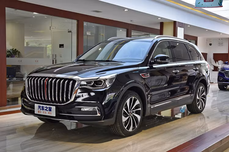 Mới đây, mẫu SUV cao cấp Hồng Kỳ HS7 đã chính thức được giới thiệu với khách hàng Trung Quốc. Như vậy, sau 3 năm ra mắt tại triển lãm Ô tô Bắc Kinh 2016 dưới cái tên S-Concept, Hồng Kỳ HS7 cuối cùng cũng được đưa lên dây chuyền sản xuất thương mại và đến tay khách hàng Trung Quốc.