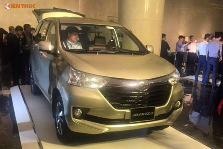 Khác với Rush có thiên hướng Crossover, chiếc xe Toyota Avanza mới được xem là Innova thu nhỏ với thiết kế kiểu MPV truyền thống. Giá bán của xe dự kiến sẽ rẻ hơn mẫu Rush. Nằm ở phân khúc xe MPV cỡ nhỏ, giá rẻ hơn đàn anh Innova, Toyota Avanza sẽ là một lựa chọn tối ưu cho nhu cầu sử dụng của gia đình đông người nhưng vẫn hiệu quả về mặt kinh tế.