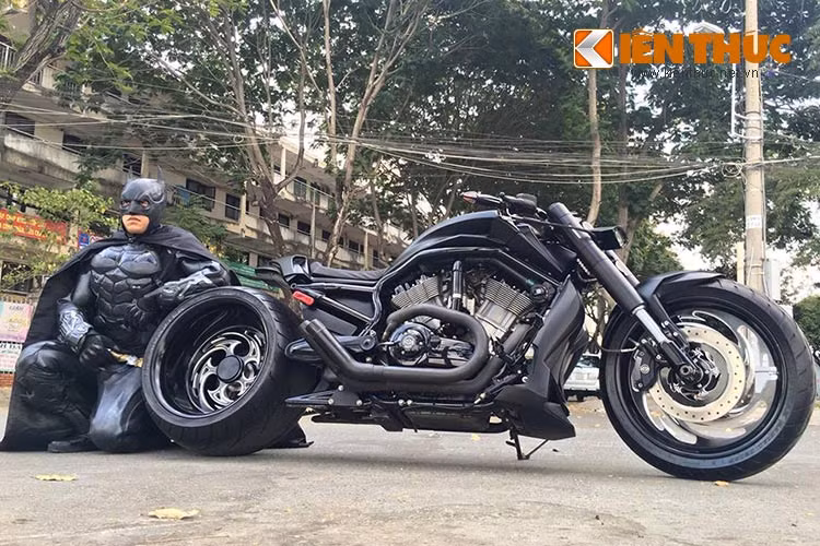 Harley-Davidson V-Rod Muscle sở hữu động cơ V-Twin 1.247cc cho công suất cực đại 91 kW (122 hp), mô-men xoắn cực đại là 115 Nm cùng trang bị hộp số 5 cấp. Mức tiêu hao nhiên liệu khoảng 6,3 lít/100km theo công bố của nhà sản xuất.