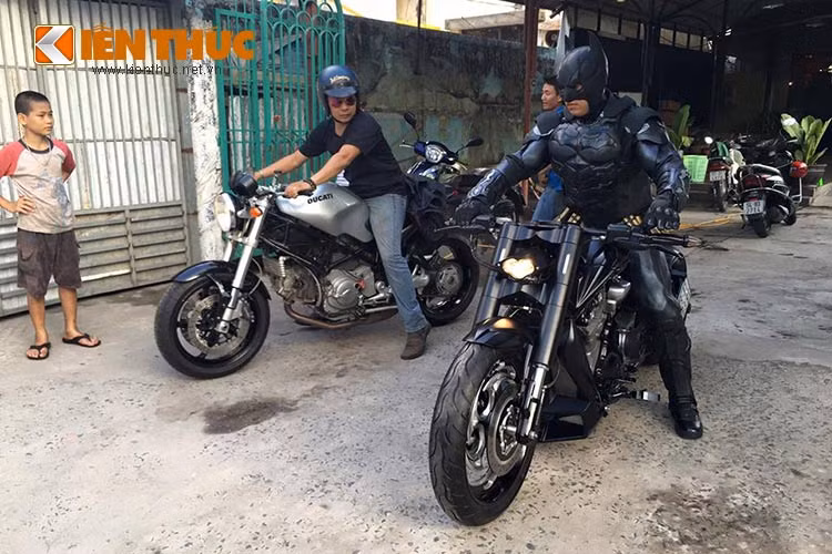 Là một trong những mẫu xe Cruiser mạnh mẽ nhất trong phân khúc, V-Rod Muscle sở hữu động cơ V-Twin 1.247cc, công nghệ phun xăng điện tử ESPFI, làm mát bằng dung dịch.