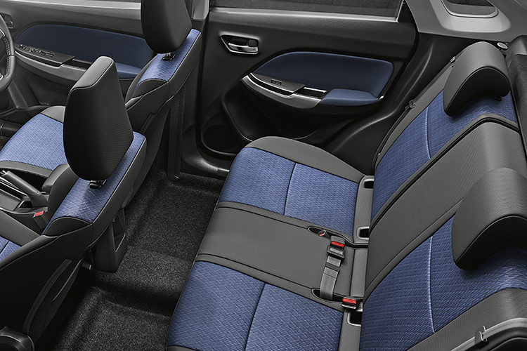 Toyota Glanza 2019 tại Ấn Độ sở hữu 2 loại động cơ xăng 4 xi-lanh, hút khí tự nhiên, dung tích 1,2 lít khác nhau. Loại đầu tiên sản sinh công suất tối đa 83 mã lực và mô-men xoắn cực đại 113 Nm. Động cơ kết hợp với hộp số sàn 5 cấp hoặc CVT. Lượng xăng tiêu thụ trung bình của động cơ này là 21,01 km/lít (4,75 lít/100 km) khi kết hợp với hộp số sàn và 19,56 km/lít (5,11 lít/100 km) cho CVT.