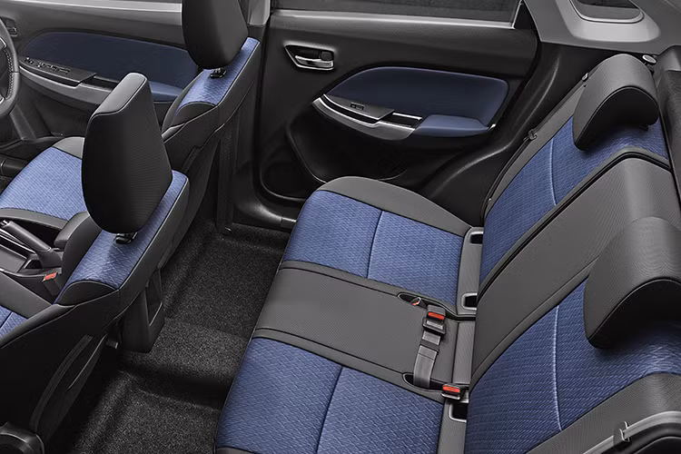 Toyota Glanza 2019 tại Ấn Độ sở hữu 2 loại động cơ xăng 4 xi-lanh, hút khí tự nhiên, dung tích 1,2 lít khác nhau. Loại đầu tiên sản sinh công suất tối đa 83 mã lực và mô-men xoắn cực đại 113 Nm. Động cơ kết hợp với hộp số sàn 5 cấp hoặc CVT. Lượng xăng tiêu thụ trung bình của động cơ này là 21,01 km/lít (4,75 lít/100 km) khi kết hợp với hộp số sàn và 19,56 km/lít (5,11 lít/100 km) cho CVT.