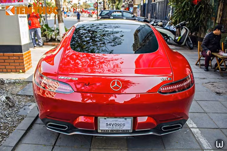 Một chức năng đáng chú ý khác trên phiên bản GT S là hệ thống ống xả hiệu suất cao với khả năng tuỳ chỉnh tiếng pô. Chức năng này cho phép người lái chủ động chọn kiểu tiếng pô êm ái hay mạnh mẽ giúp tạo cảm giác phấn khích hơn khi lái xe.