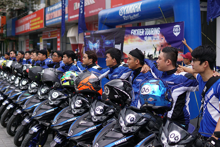Ở mỗi điểm đến của hành trình "Yamaha Exciter Touring 2018 – nối vòng tay lớn", đoàn đều có những chuyến thăm và hỗ trợ các gia đình chính sách còn gặp nhiều khó khăn, làng trẻ em SOS, các em nhỏ còn gặp nhiều khó khăn trong cuộc sống... với tinh thần tương thân, tương ái.