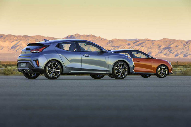 Theo nhà sản xuất ôtô Hyundai cho biết, Veloster hoàn toàn mới tổng hòa giữa các nhà thiết kế của hãng tại Hàn Quốc và California, nhắm đến nhóm người dùng trẻ, yêu thích dáng mạnh mẽ với tính khí động học cao.