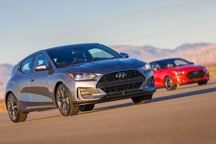 Nhà sản xuất xe ôtô Hàn Quốc vừa công bố giá bán của mẫu Hyundai Veloster 2019 mới tại thị trường Mỹ, the đó Veloster 2019 tổng hòa giữa các nhà thiết kế của hãng tại Hàn Quốc và California, nhắm đến nhóm người dùng trẻ, yêu thích phong cách mạnh mẽ với tính khí động học cao.