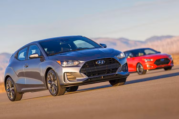 Nhà sản xuất xe ôtô Hàn Quốc vừa công bố giá bán của mẫu Hyundai Veloster 2019 mới tại thị trường Mỹ, the đó Veloster 2019 tổng hòa giữa các nhà thiết kế của hãng tại Hàn Quốc và California, nhắm đến nhóm người dùng trẻ, yêu thích phong cách mạnh mẽ với tính khí động học cao.