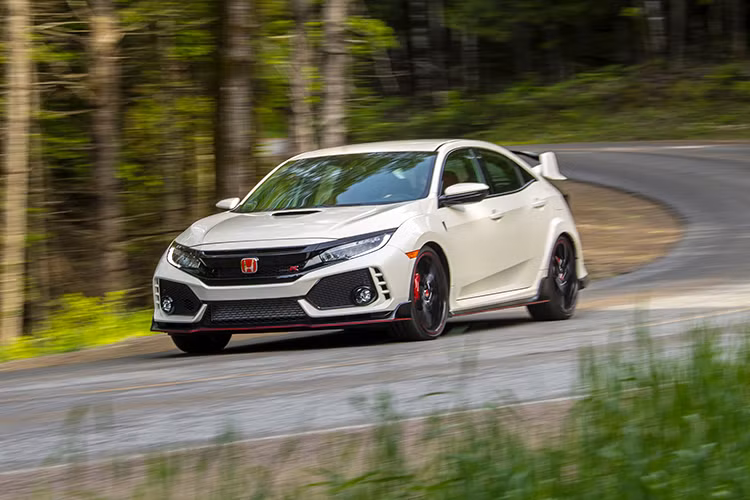 Đối với những người yêu xe thể thao với kinh phí nhỏ trên toàn Thế giới, mẫu xe Honda Civic Type R là một cái tên nổi tiếng nhưng lại ngoài tầm với của họ khi chiếc xe chỉ có mặt tại Nhật và Anh. Tuy nhiên kể từ thế hệ Civic hiện nay trở đi, phiên bản Civic Type R 2017 sẽ chính thức được hãng xe ôtô Honda đem tới toàn Thế giới.