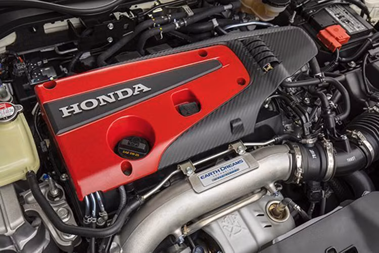 Ngoài ra, trên Honda Civic Type R phiên bản 2017 còn có bộ vi sai hạn chế trượt, nhờ hệ thống này chiếc xe có thể hoàn thành một vòng đua Nurburgring trong thời gian chỉ khoảng 7 phút 43,8 giây. Đây là kỷ lục mới về thời gian hoàn thành vòng đua Nurburgring trong phân khúc xe cỡ nhỏ sở hữu hệ thống dẫn động cầu trước.