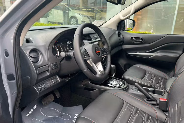 Nissan Navara tai Viet Nam 