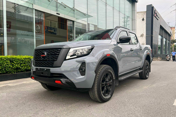 Nissan Navara tai Viet Nam 