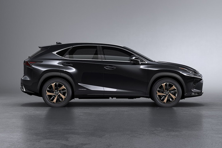 Không có thay đổi cơ học nào được thực hiện trên Lexus NX 2019, xe vẫn sử dụng động cơ tăng áp 2.0 lít 4 xi-lanh cho công suất 235 mã lực và công suất 350Nm. Với một loạt cắt giảm, giá bán Lexus NX 2019 cũng giảm theo, phiên bản NX 300 Urban mới hiện có giá từ 313.888 RM (khoảng 1,75 tỷ đồng), giảm từ 326.000 RM (khoảng 1,82 tỷ đồng).
