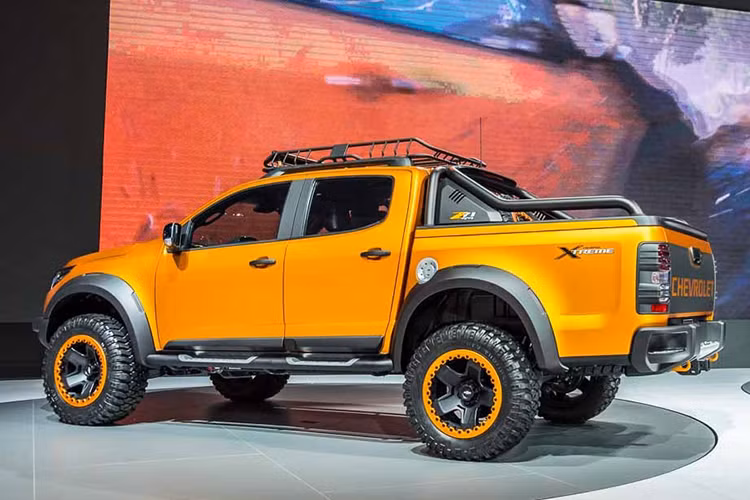 Theo đó, giá bán xe tại thị trường Thái Lan sẽ bắt đầu từ 16.900 USD đến 23.890 USD cho biến thể một cabin (2 chỗ). Trong khi đó, biến thể 2 cabin (4 chỗ) dao động từ 19.620 USD đến 30.400 USD. Các lựa chọn động cơ, hệ dẫn động hay hộp số là tùy theo từng biến thể.