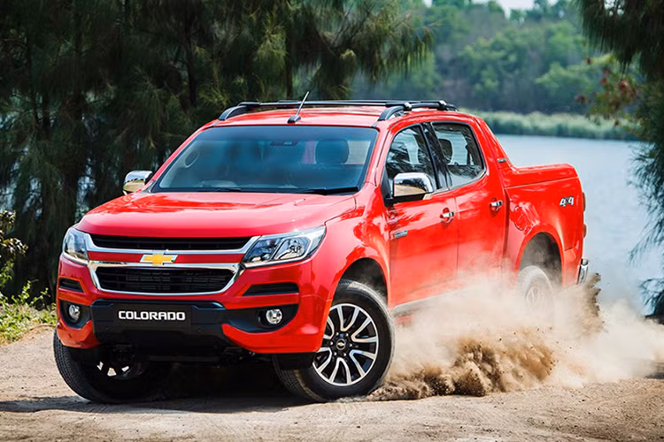 Mang lại sức mạnh cho chiếc xe vẫn là động cơ turbodiesel 4 xy-lanh, 2.5L Duramax nhưng được nâng cấp để có hiệu suất, khả năng tiết kiệm nhiên liệu và lượng khí thải ít hơn. Động cơ này sản sinh công suất 177 mã lực tại vòng tua 3.600 v/ph và mô-men xoắn 440Nm tại 2.000 v/ph.