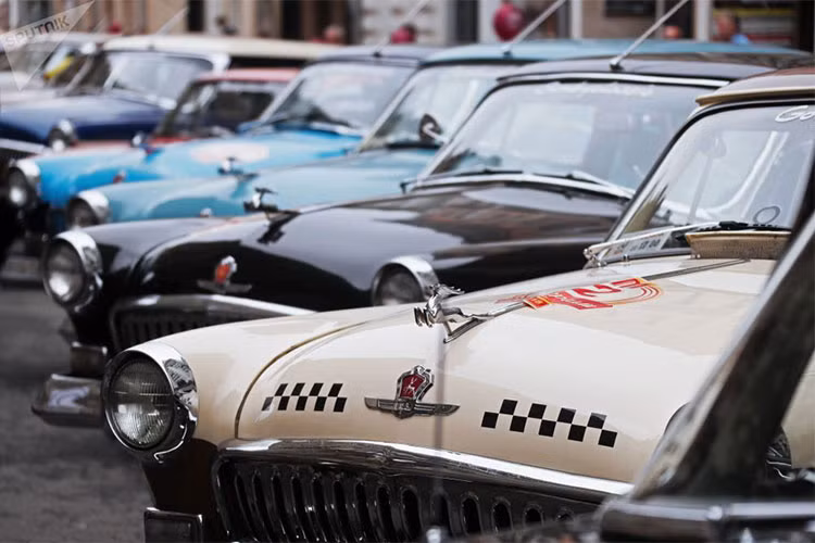 Từng một siêu cường công nghiệp xuyên suốt thế kỷ 20, nước Nga đã chế tạo ra không ít nguyên mẫu xe hơi vô cùng đẹp, sang trọng và độc đáo, giờ những chiếc xe này đang được giới săn ôtô cổ Liên Xô truy lùng.