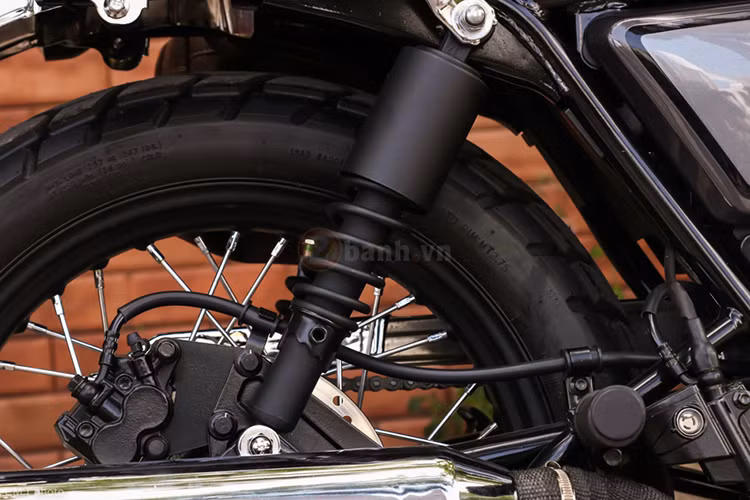 Mặc dù chỉ là một mẫu xe môtô cỡ nhỏ, giá rẻ nhưng Brixton BX cũng được xem là khá thú vị khi "ngập tràn" hàng loạt đồ chơi cho bỉe. Cùng với vẻ ngoài mang đậm phong cách hoài cổ, nó còn kết hợp cùng một số công nghệ hiện đại tiên tiến đặc biệt là đáp ứng được tiêu chuẩn khí thải Euro4.