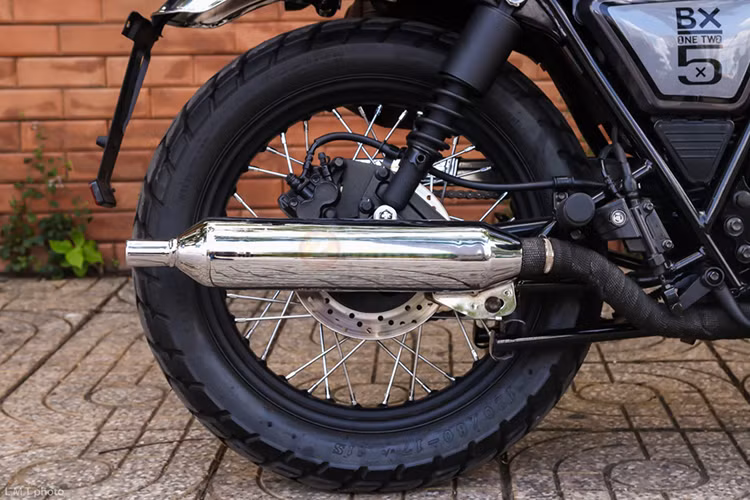 Brixton BX125 Classic được trang bị động cơ 124,8 cc 1 xi-lanh, 4 kỳ SOHC 2 van làm mát bằng không khí, phun xăng điện tử, đi kèm hộp số 5 cấp, đạt công suất tối đa 11,1 mã lực tại vòng tua máy 8.500 vòng/phút và mô-men xoắn cực đại 11,4 Nm tại vòng tua máy 7.000 vòng/phút.