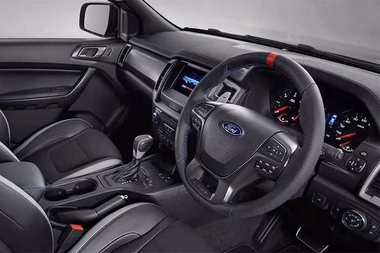 Raptor 2018 mới là phiên bản “hot” nhất của dòng xe bán tải hạng trung Ranger. Khi ra mắt nó sẽ cạnh tranh với Toyota Tacoma TRD Pro, Chevy Colorado ZR2, hay Volkswagen Amarok V6.Dự kiến, hệ thống khung gầm sử dụng cho Ford Ranger Raptor cũng sẽ được dùng cho chiếc Ford Broco, ra mắt vào năm 2020.