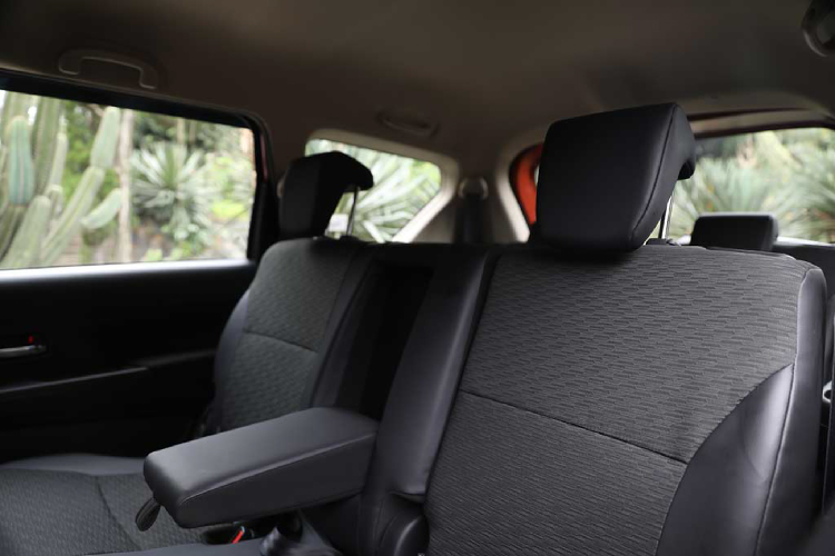 Suzuki XL7 sử dụng động cơ 4 xy lanh thẳng hàng (mã K158) dung tích 1.5L (1.562 cc) sản sinh công suất tối đa 103 mã lực với mô-men xoắn cực đại 138Nm tại vòng tua từ 4.400 vòng/phút. Sức mạnh được truyền xuống cầu trước (FWD) thông qua hộp số tự động 4 cấp và sàn 5 cấp.